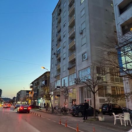 3 Bedrooms Apartment Shkoder Bagian luar foto