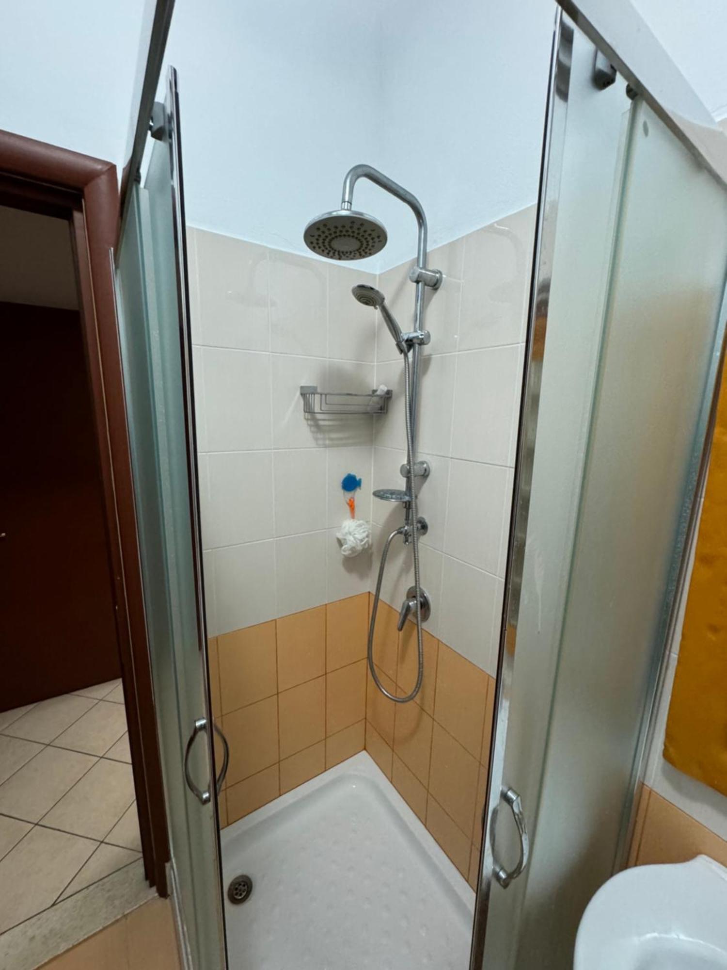 3 Bedrooms Apartment Shkoder Bagian luar foto