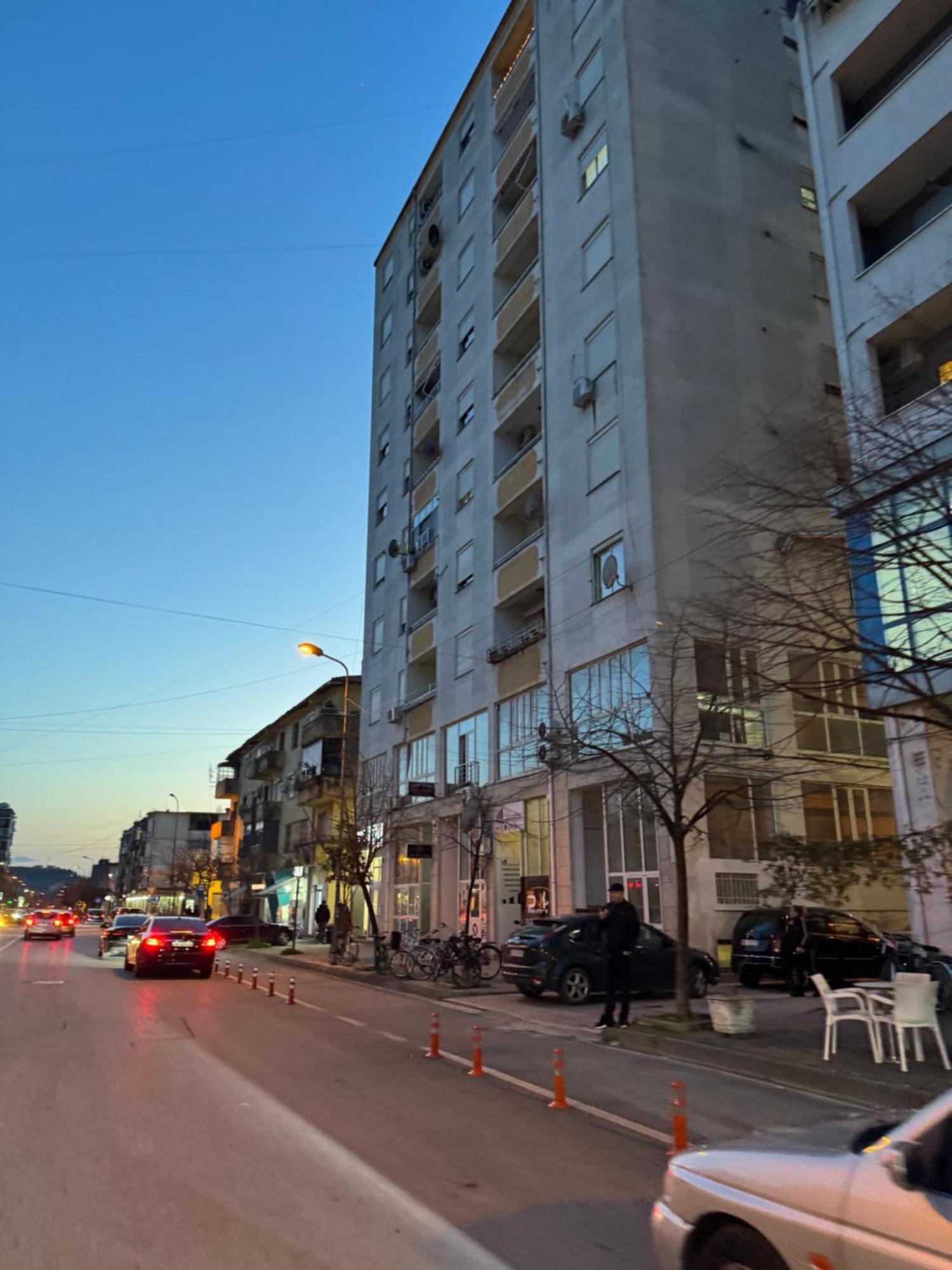 3 Bedrooms Apartment Shkoder Bagian luar foto