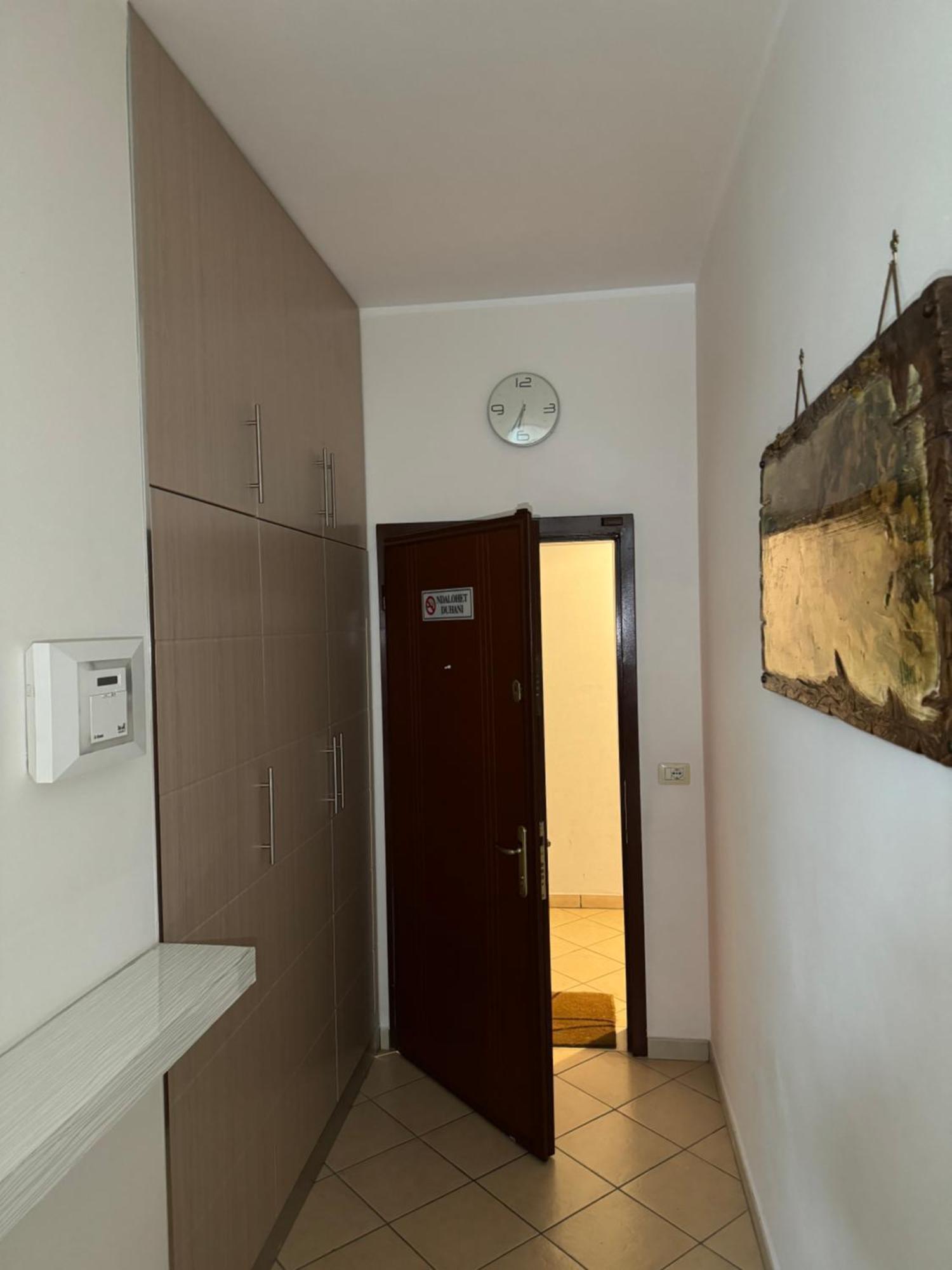3 Bedrooms Apartment Shkoder Bagian luar foto