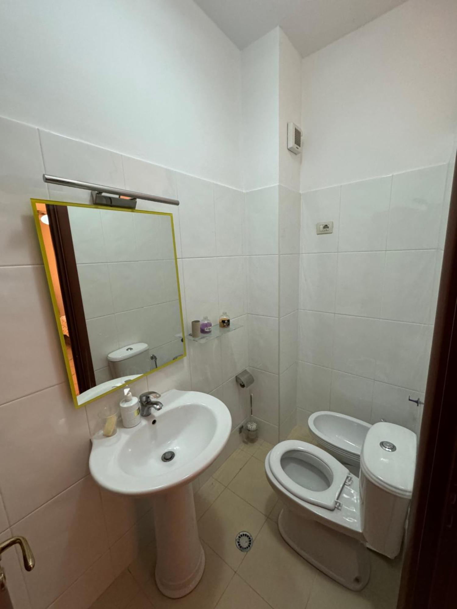 3 Bedrooms Apartment Shkoder Bagian luar foto