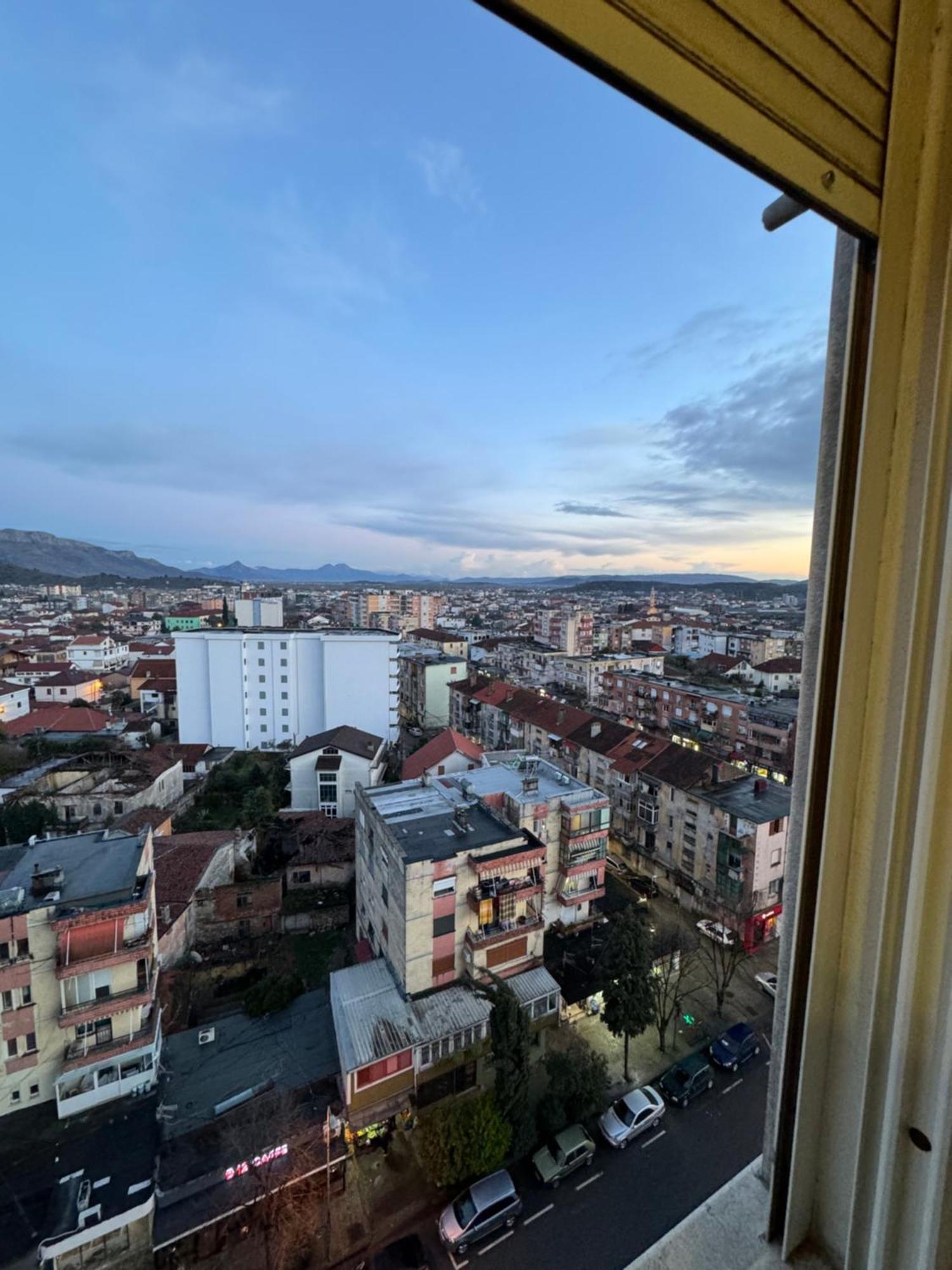 3 Bedrooms Apartment Shkoder Bagian luar foto